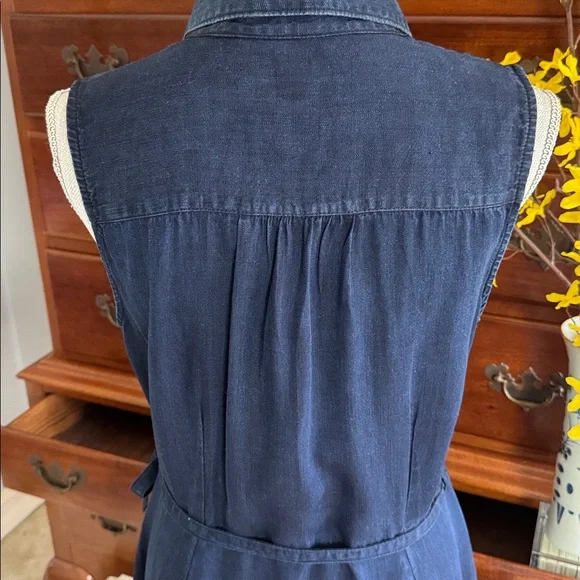 Banana Republic Chambray Denim Blue
Sleeveless Lyocell Shirtdress Size 10 - Picture 7 of 14